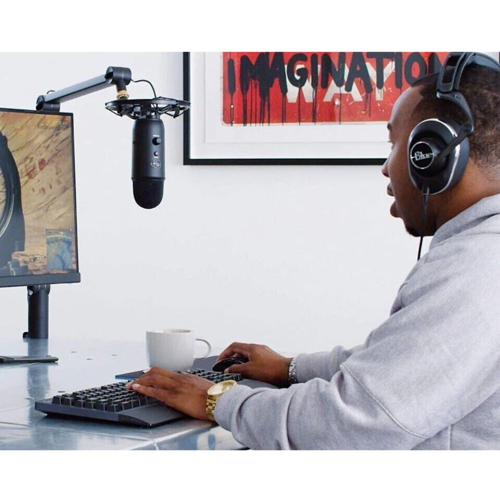 Logitech Blue Yeticaster – Complete Blue Yeti Mic Kit for Streaming & Recording, Black (Copy) Logitech
